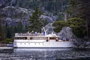 Safari Rose Yacht
