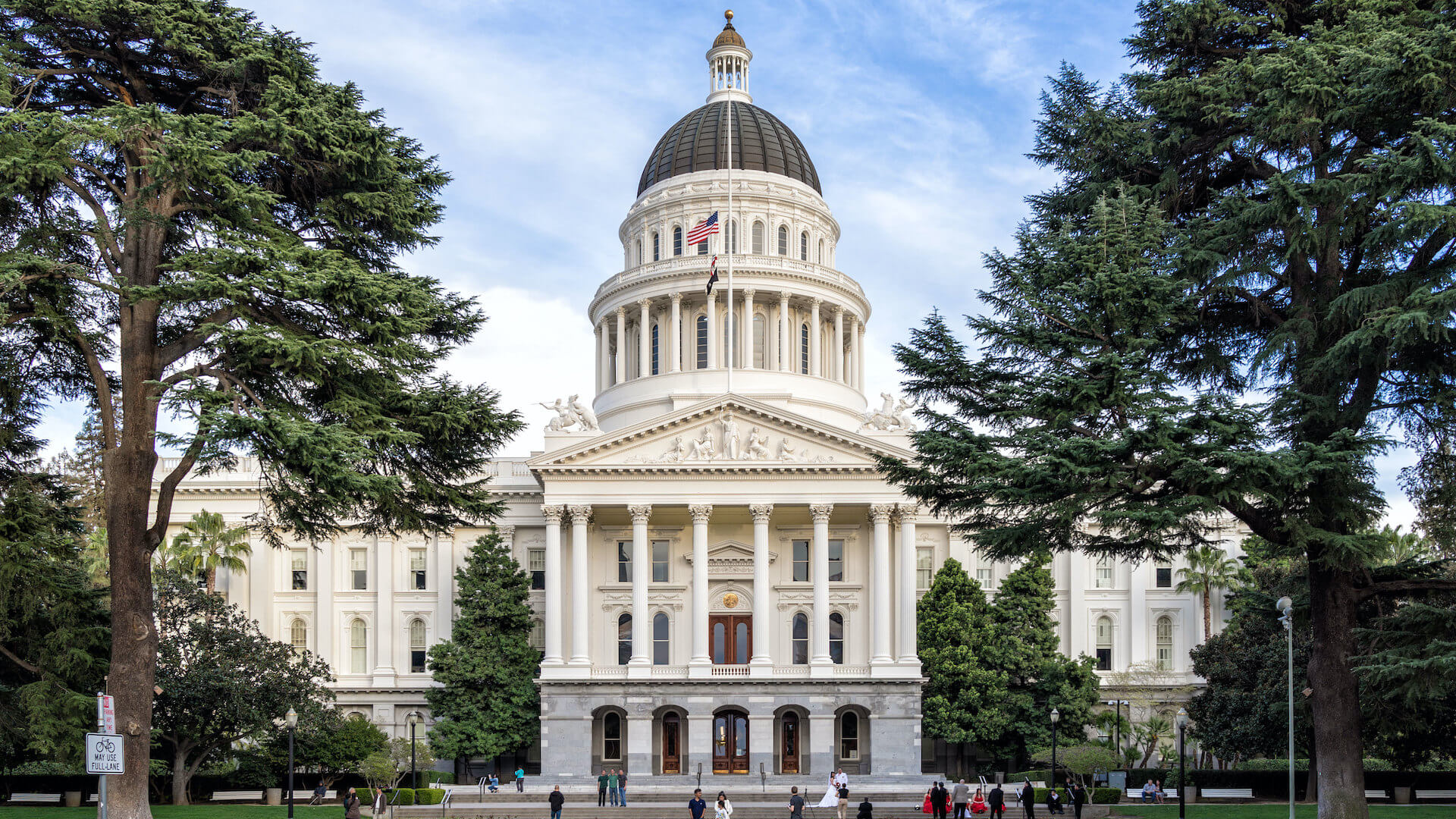 The Capitol Building at Sacramento - Wikipedia Creative Commons