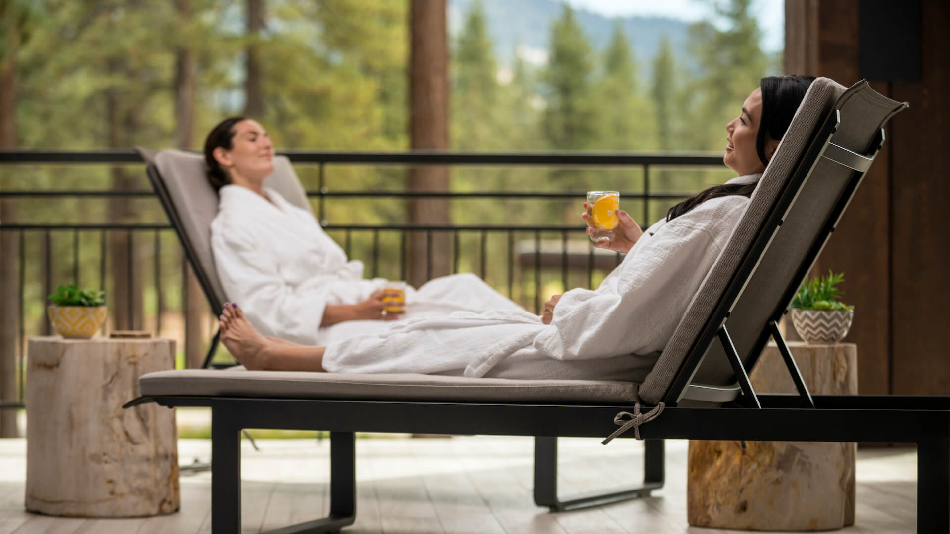 relaxing at the Lodge at Edgewood spa - Rachid Dahnoun / LTVA