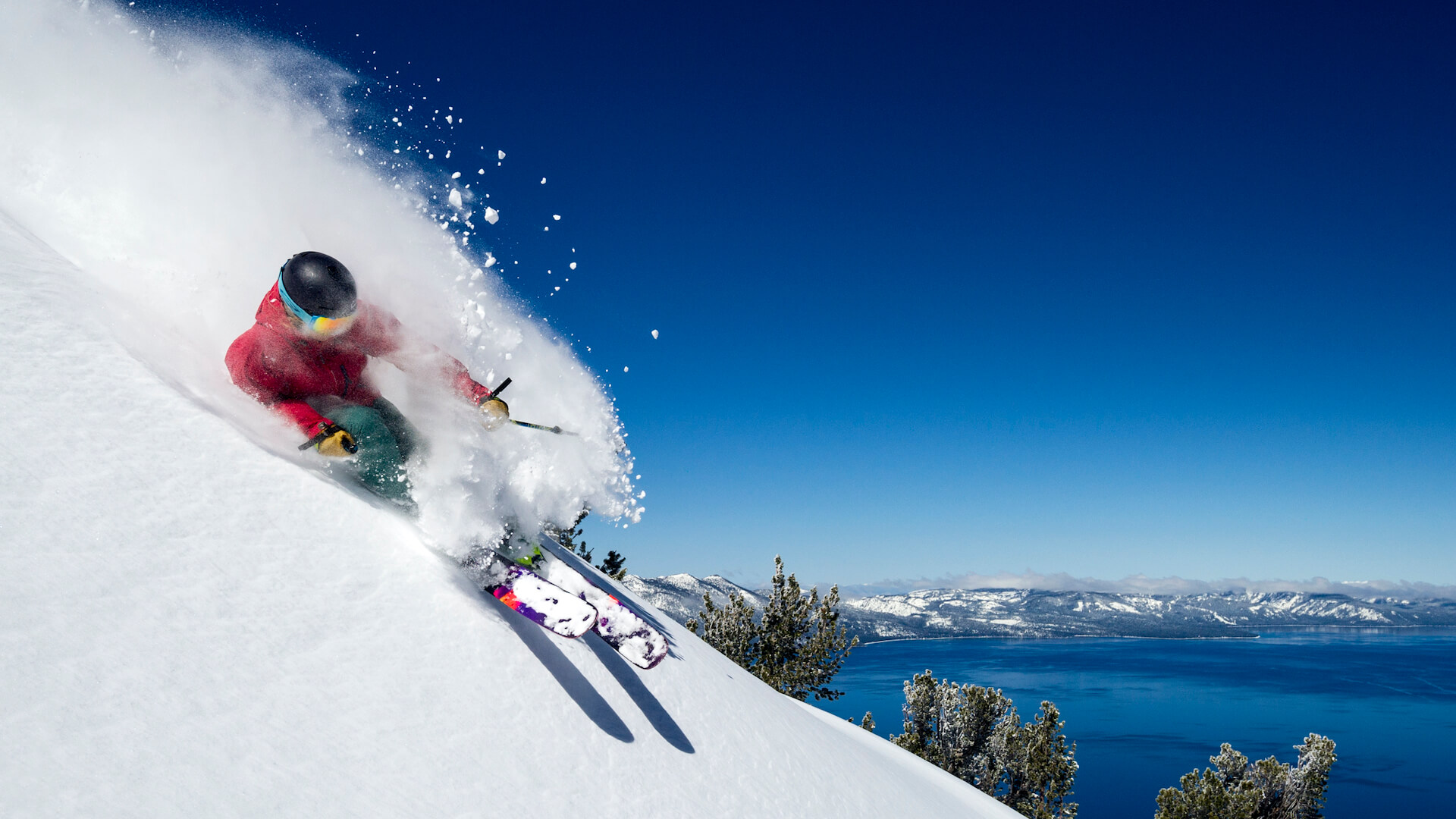 Skiing in deep powder snow on bluebird day at Heavenly Mountain Resort at Lake Tahoe - Rachid Dahnoun / LTVA