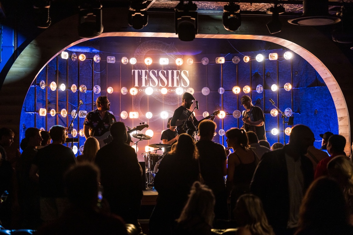 Live Music at Tessie’s Cocktails & Chords inside Caesars Republic